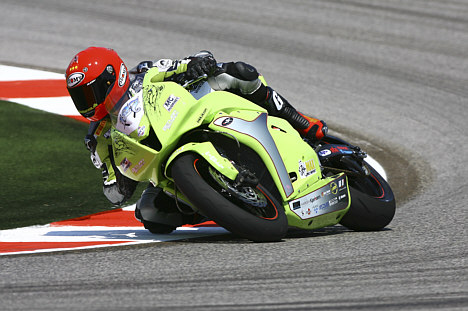 Robbin Harms scorede endnu et godt resultat, da han søndag eftermiddag blev nr. 5 i 10. afdeling af Supersport VM på Silverstone racerbanen i England.